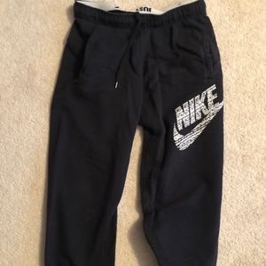 Cropped Nike joggers